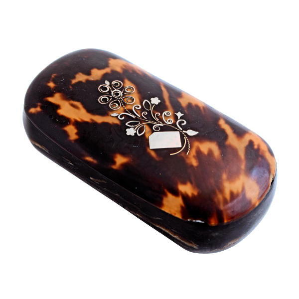 French inlaid horn snuff box